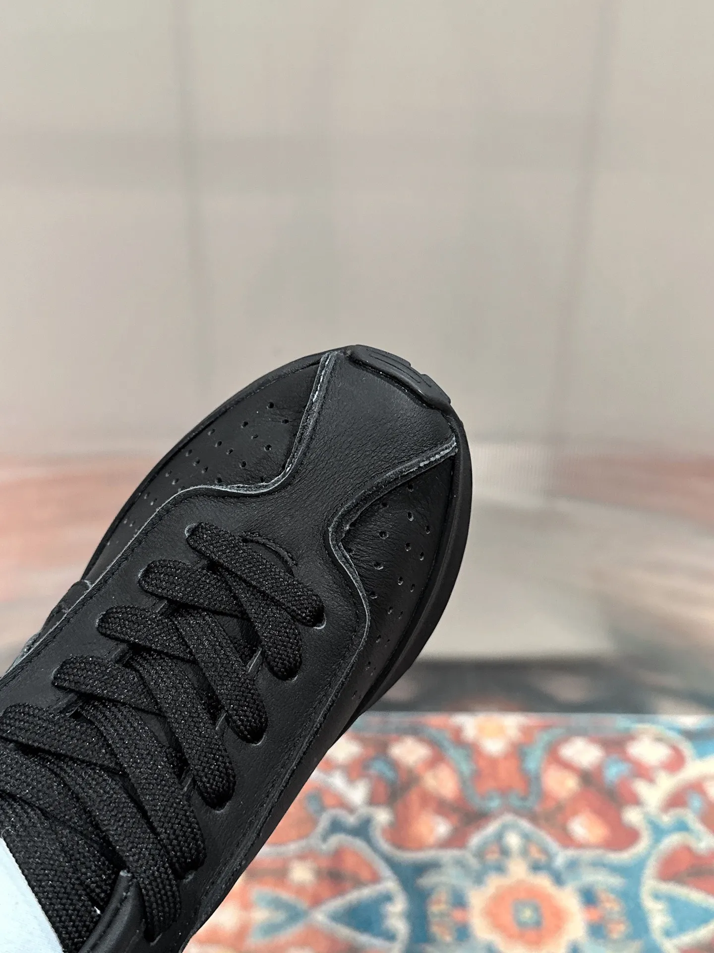 👟👟Ex-factory price 600👟👟 CHANEL Chanel classic sneakers, super internet celebrity series! There are so many Internet celebrities on their feet, and the counter is super popular〰️〰️ The world of Chanel has always been a dream for girls, the simple partition design is a super interpretation of multiple texture effects, the most eye-catching LOGO double C is also my favorite, no matter how you match it on your feet, the effect is completely amazing✔✔✔I must recommend you to buy this one⚡️⚡️Bangladesh environmentally friendly leather upper, original private model TPU outsole The color details are all compared 🆚 at the counter! Perfect presentation with zero color difference ❥ ❥ Every detail is beyond the genuine level! There is no pressure in and out of the counter☑️Number of yards: 35-40